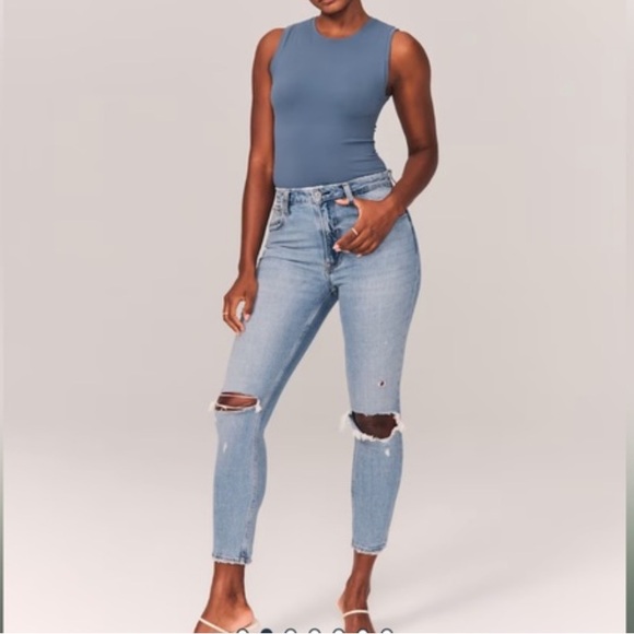 Abercrombie & Fitch Denim - Abercrombie & Fitch The Skinny High Rise Cropped Jeans in Distressed Size 28/6